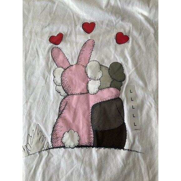 Medium! Uniqlo White Tee with Pink and Black Graphic - Picture 1 of 3